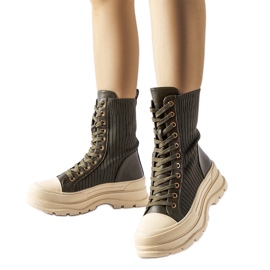 Botas verde oscuro con suela ligera y gruesa Vitto.