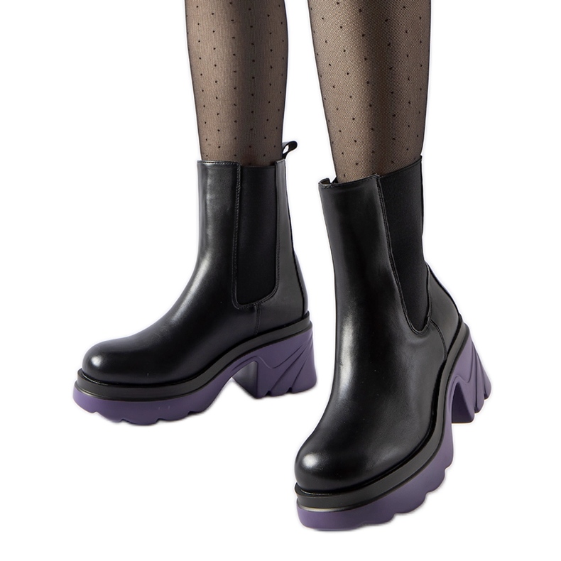 Botines aislantes negros con tacón Tirano morado