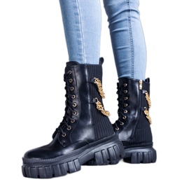 Botas negras decoradas con cadenas Crocemosso. negro