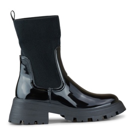Zapatos negros de charol para trabajadores con parte superior flexible.