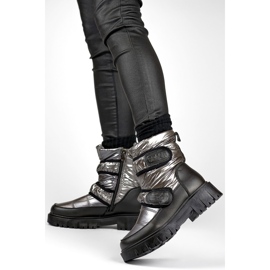 Botas de nieve de mujer cálidas Laila con velcro. negro