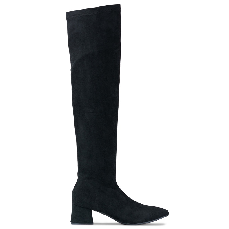 Botas de ante negras por encima de la rodilla con tacón bajo. negro