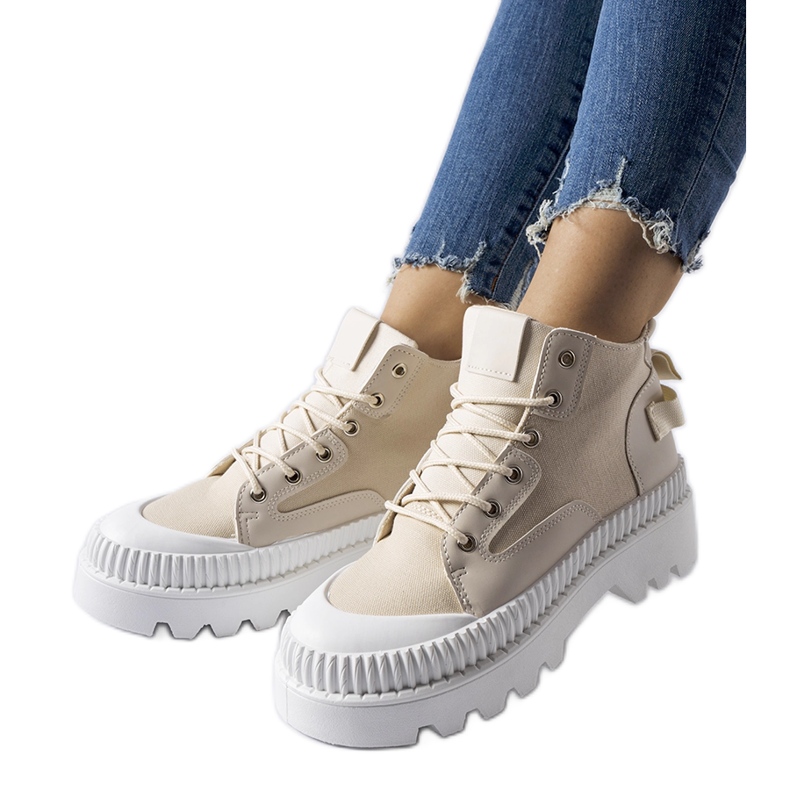 Inna Zapatillas beige con plataforma alta Grotta.