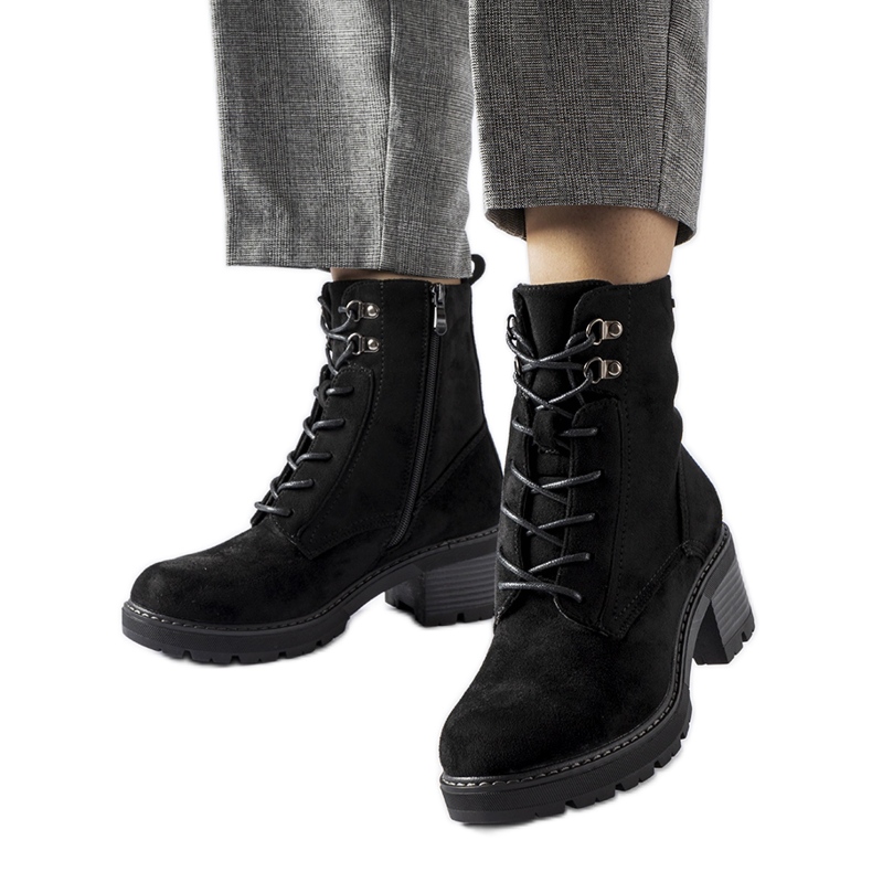 Botines con cordones negros de Clementina