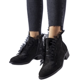 Botines negros con pedrería y encaje de Belviglieri