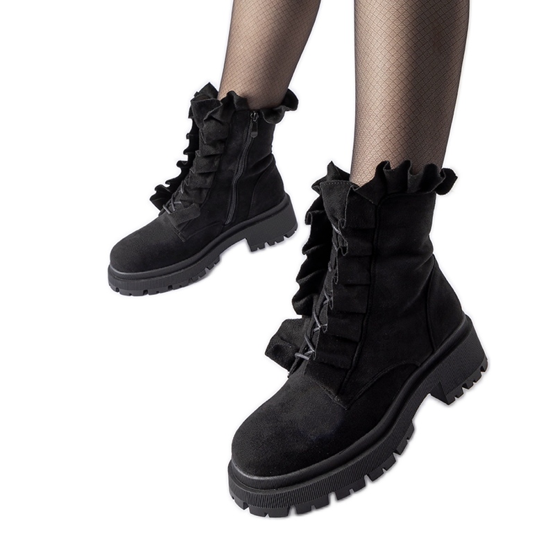 Botines negros con volantes, ante ecológico Sterpito