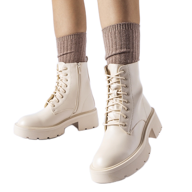 Botines aislantes beige con suela gruesa de Cirillo