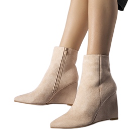Botas con cuña en punta beige de Aprutino