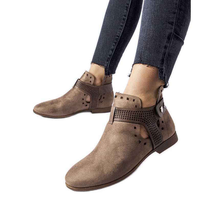 Botines marrones calados y de corte bajo de Lungodora beige