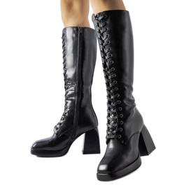 Botas negras con aislamiento y enorme tacón Nova. negro