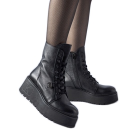 Botines de piel negra con plataforma Karino. negro