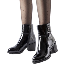 Botines de charol negros de Ludovica