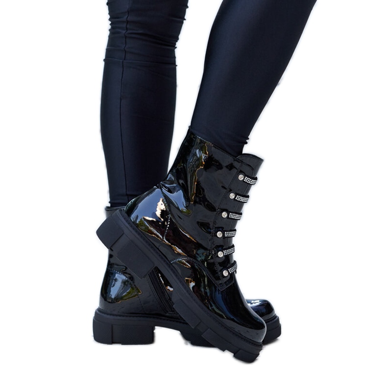 Botines de charol negro con pedrería Sfaranda