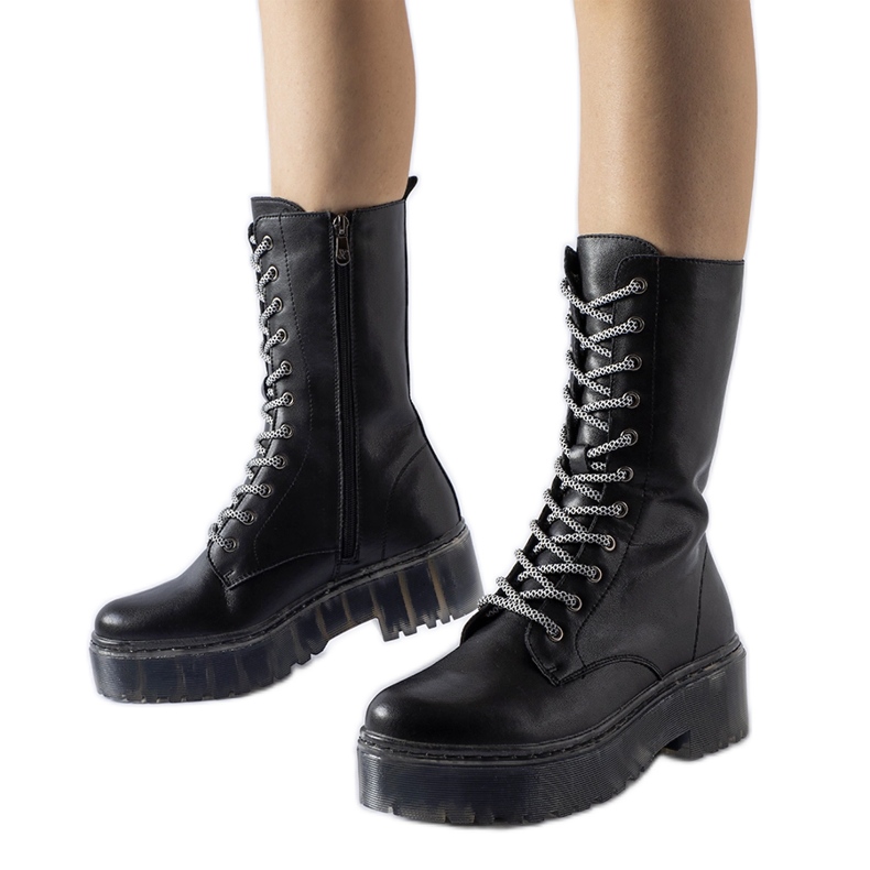 Botas altas negras con aislamiento negro