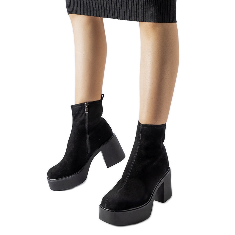 Botines negros macizos de ante ecológico