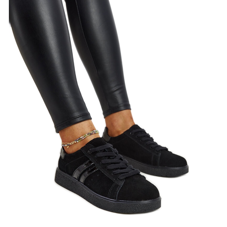Zapatillas con cordones de ante negro