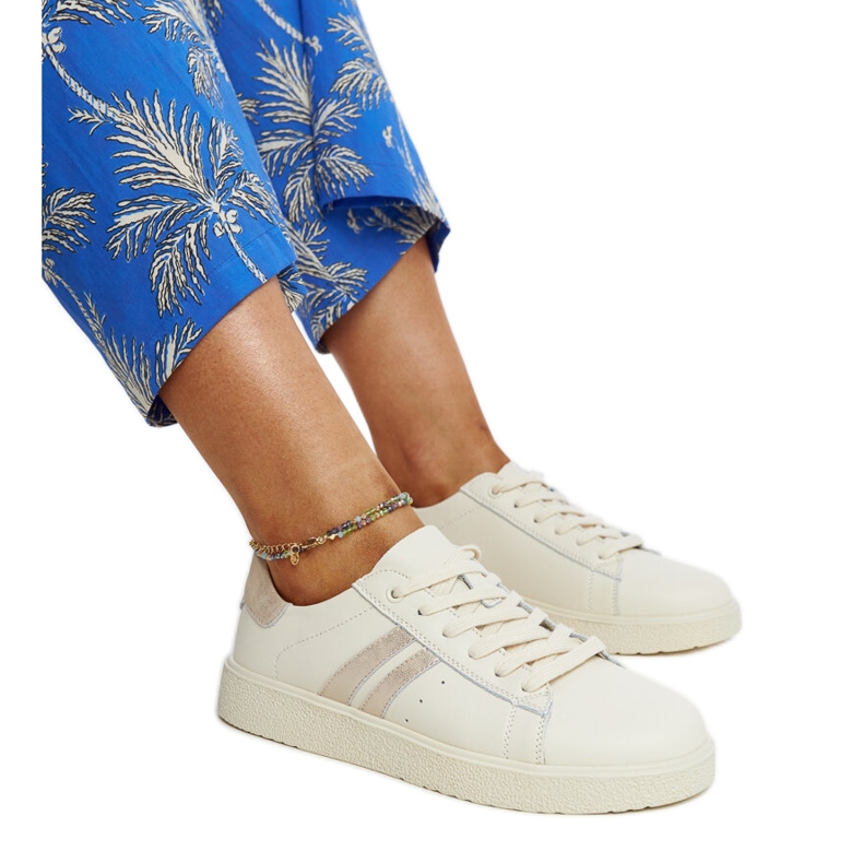 Zapatillas con cordones de piel beige