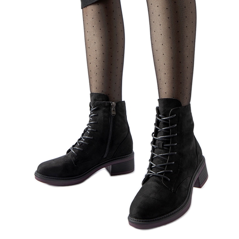 Botines clásicos negros con suela morada de Teo