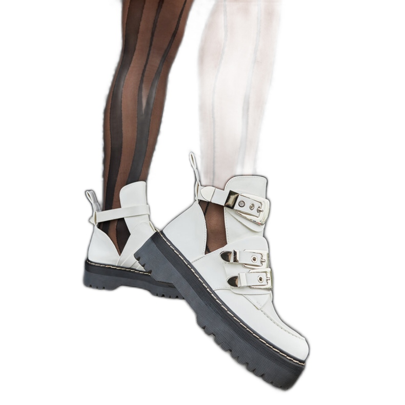 Botines blancos con plataforma Lograto. Botines blancos con plataforma Lograto.