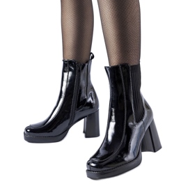 Botines negros de charol de Boni
