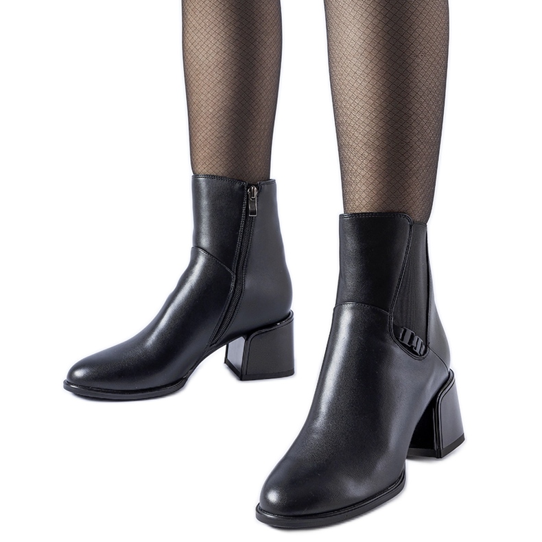 Botines Collobiano aislados negros