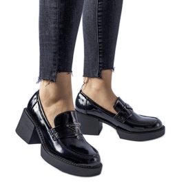 Mocasín charol negro con tacón Hobbs