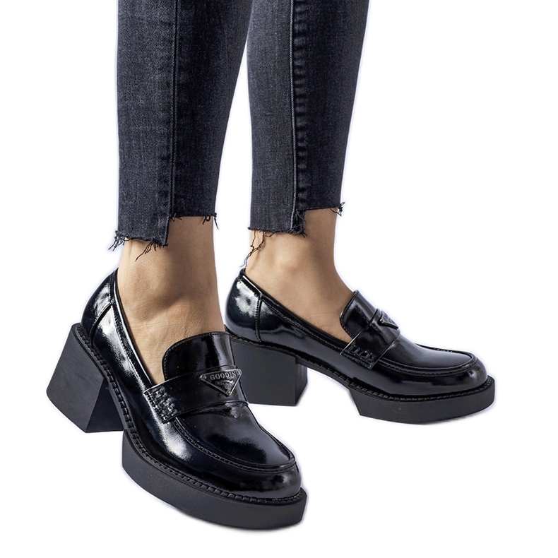 Mocasín charol negro con tacón Hobbs