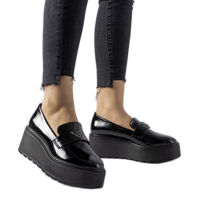 Mocasines charol negro plataforma Monra