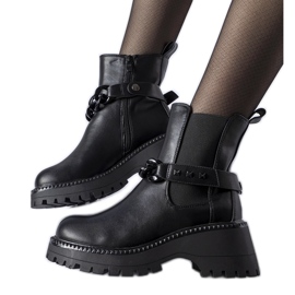 Botines negros con suela maciza de Beltrán.