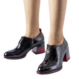 Botines de charol negros de Allyriane