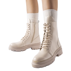 Botas planas beige con protector Zacharie