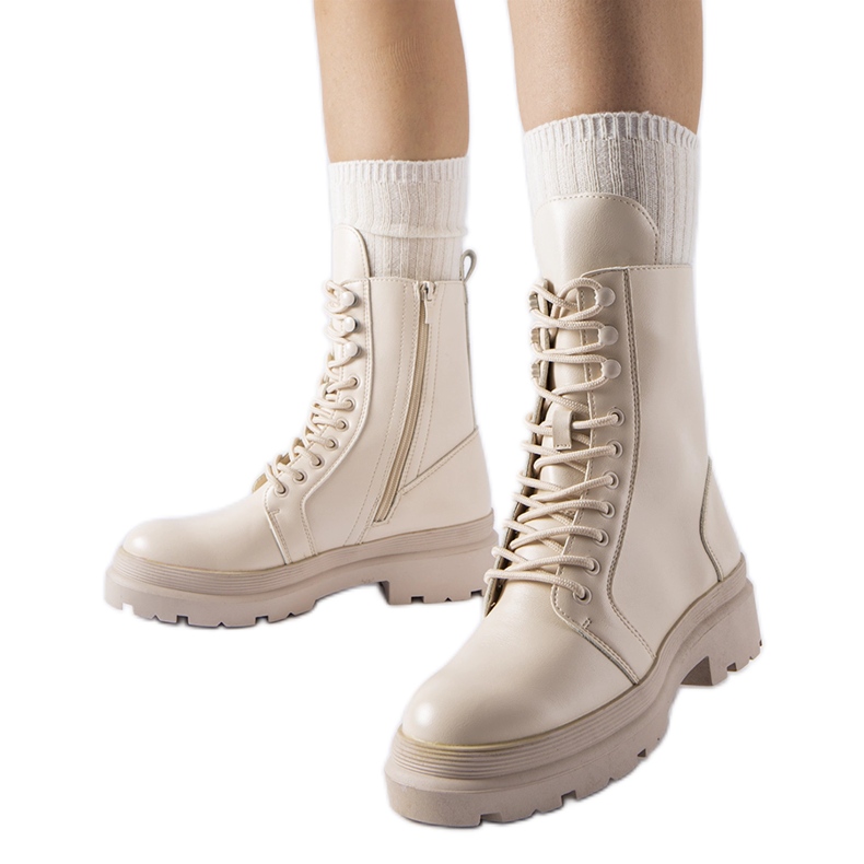 Botas planas beige con protector Zacharie