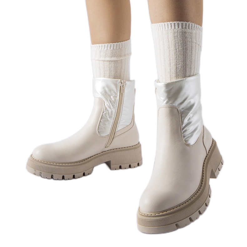 Botines beige con parte superior decorativa de Garrett