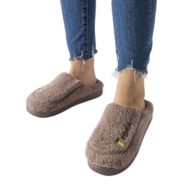Pantuflas Collinsville marrones cálidas marrón