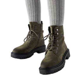 Botas planas verdes con protector Brattle
