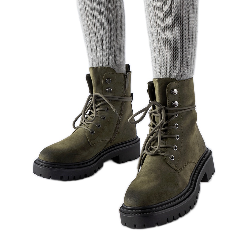 Botas planas verdes con protector Brattle