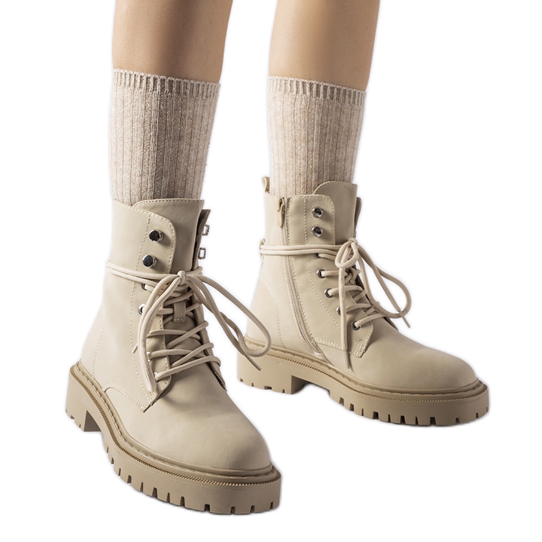 Botas planas beige con protector Brattle Botas planas beige con protector Brattle