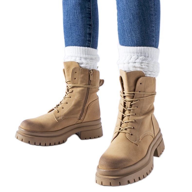 Botas beige con puntera desgastada de Vadnais