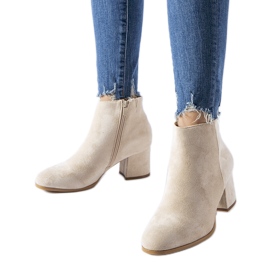 Botines de tacón bajo beige de Mapleview