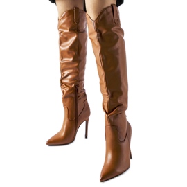 Botas marrones con tacón alto de Cerati marrón