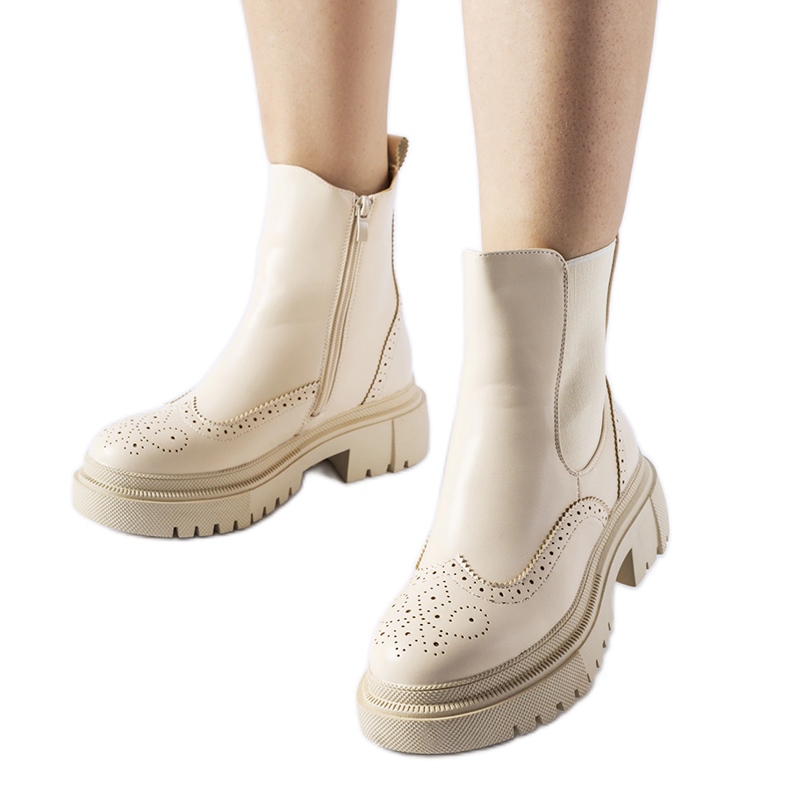 Botines beige decorados con costuras Castella.