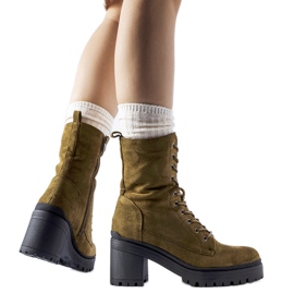 Botas aislantes verdes con tacón bajo de Cotti