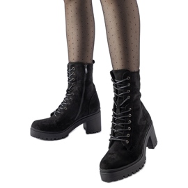 Botas aislantes negras con tacón bajo de Cotti negro