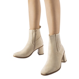 Botines beige con puntera cuadrada de Pastina