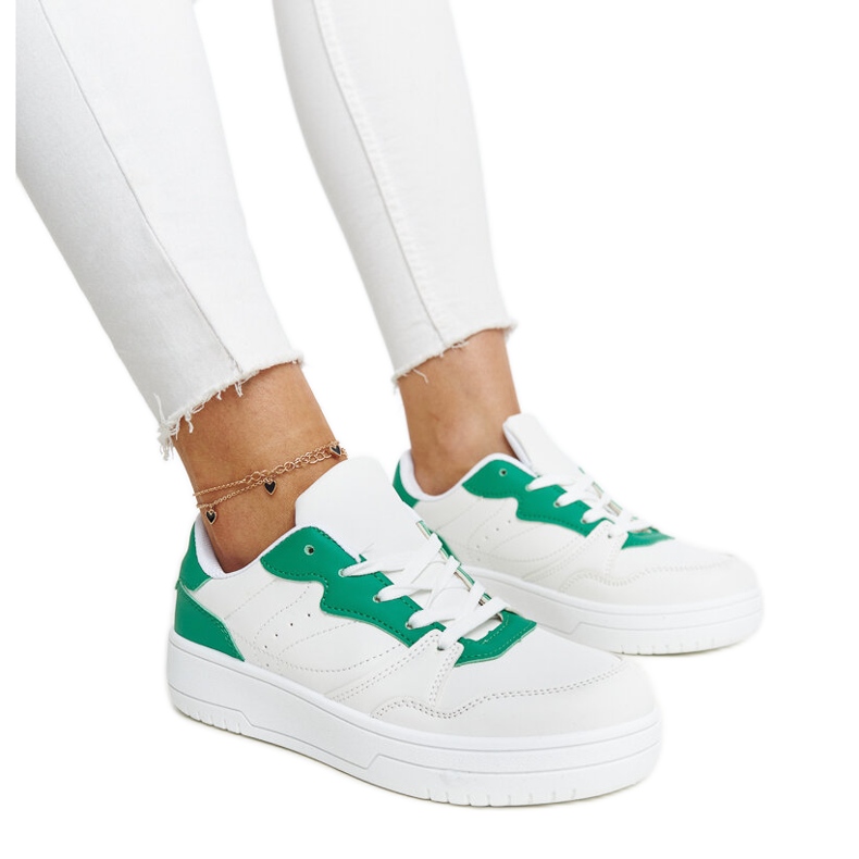 Zapatillas blancas con detalle Fournie verde. blanco