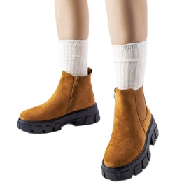 Zapatos bajos marrones con suela maciza de Willo. marrón