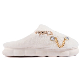 Pantuflas de mujer blancas con adornos Shelovet. blanco