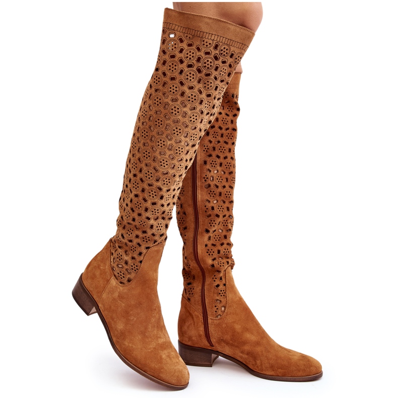 Botas de ante con estampado de puntas camel caladas marrón