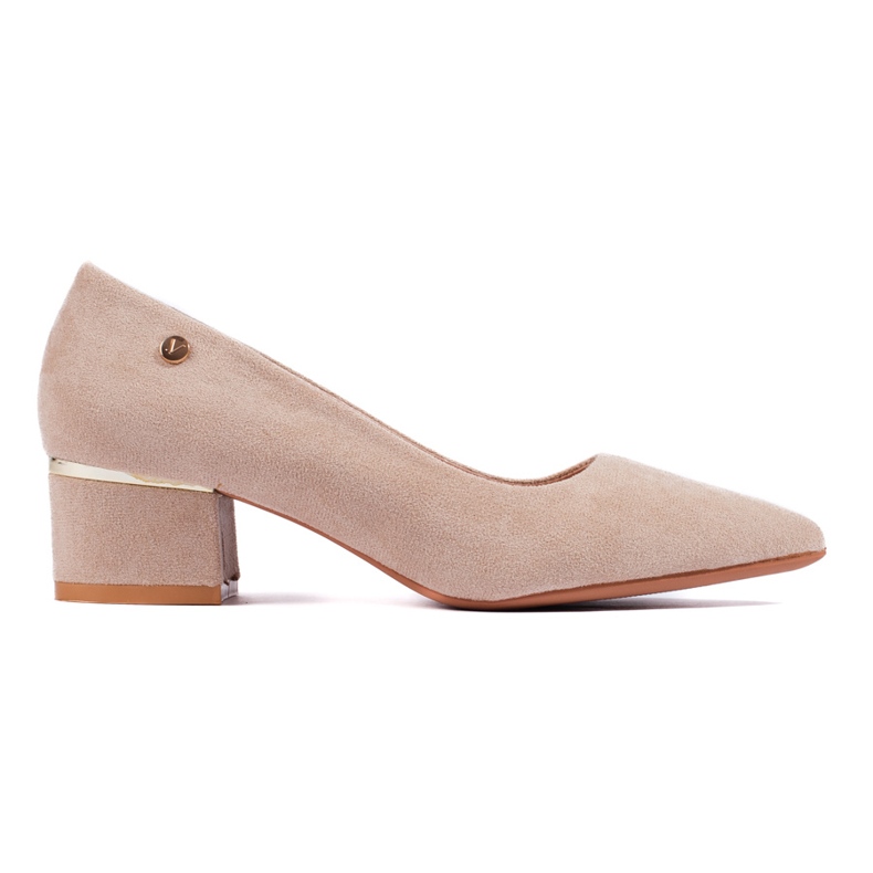 Zapatos de salón beige de tacón bajo de Vinceza