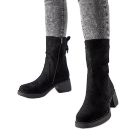 Botines negros confeccionados en ante ecológico Agordino Botines negros confeccionados en ante ecológico Agordino